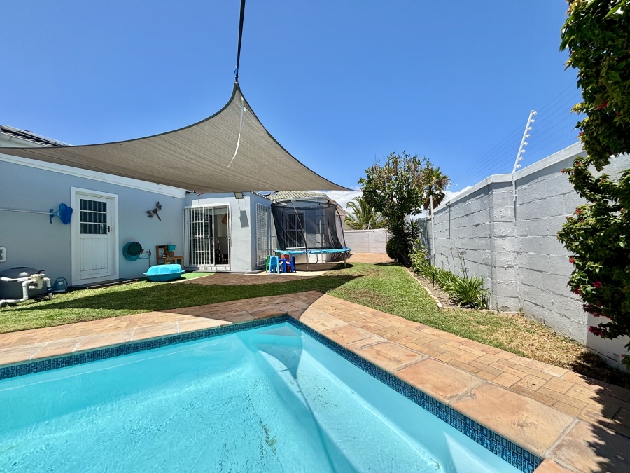 3 Bedroom Property for Sale in Sunningdale Western Cape